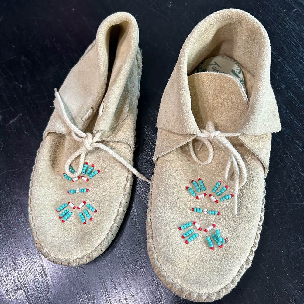 Kids Moccasins Beaded Design- inside lining is dusty and needs replacing - Taos